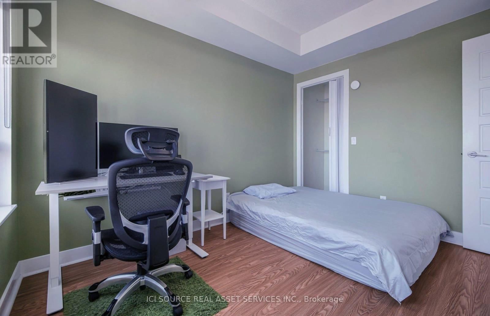 2303 - 28 LINDEN STREET Image 12