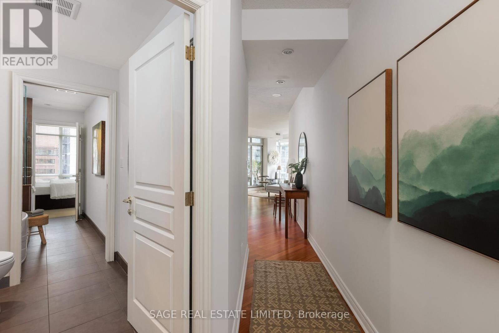 1206 - 100 HAYDEN STREET Image 2