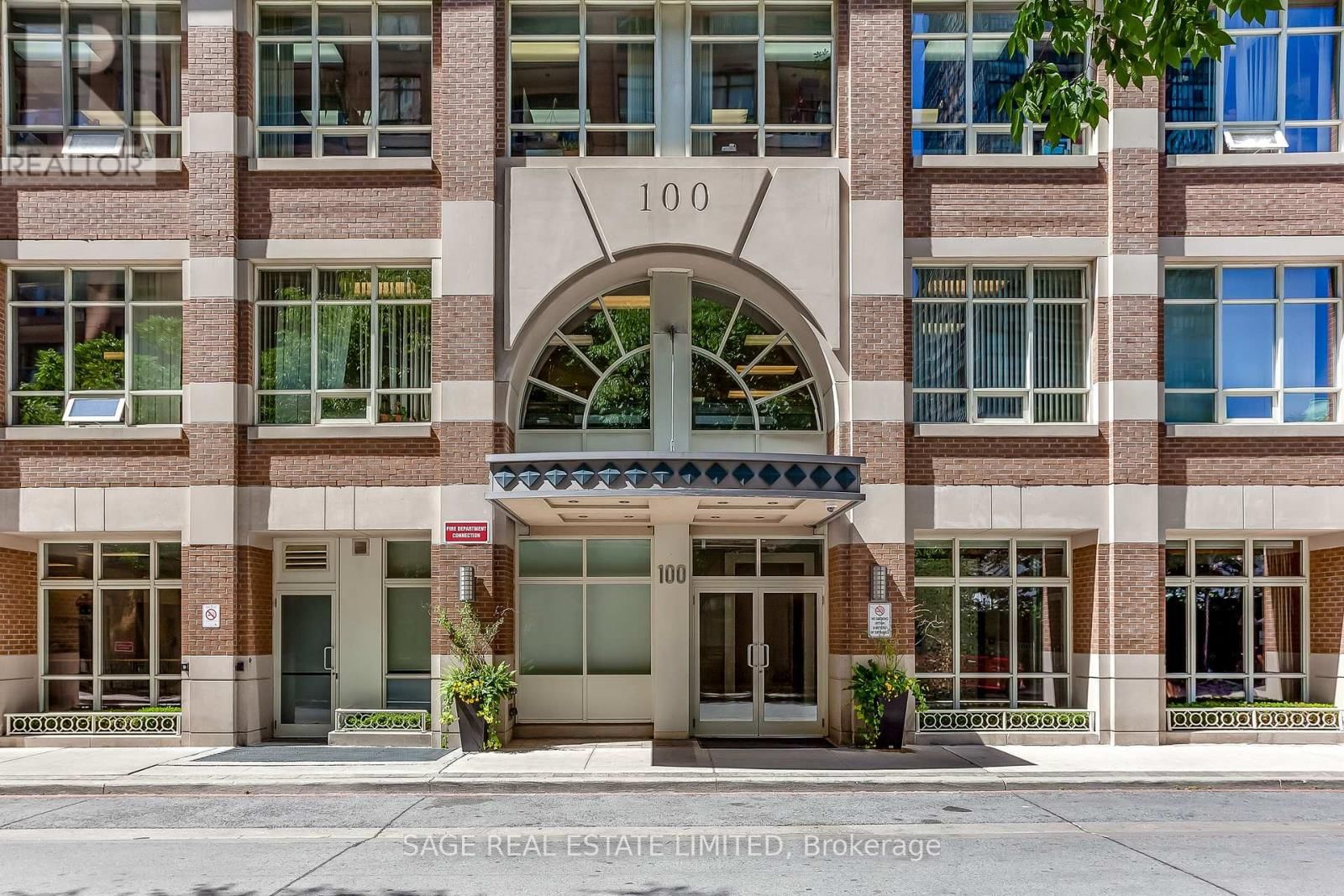 1206 - 100 HAYDEN STREET Image 32