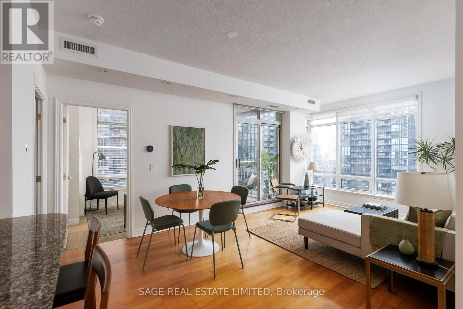 1206 - 100 HAYDEN STREET Image 4