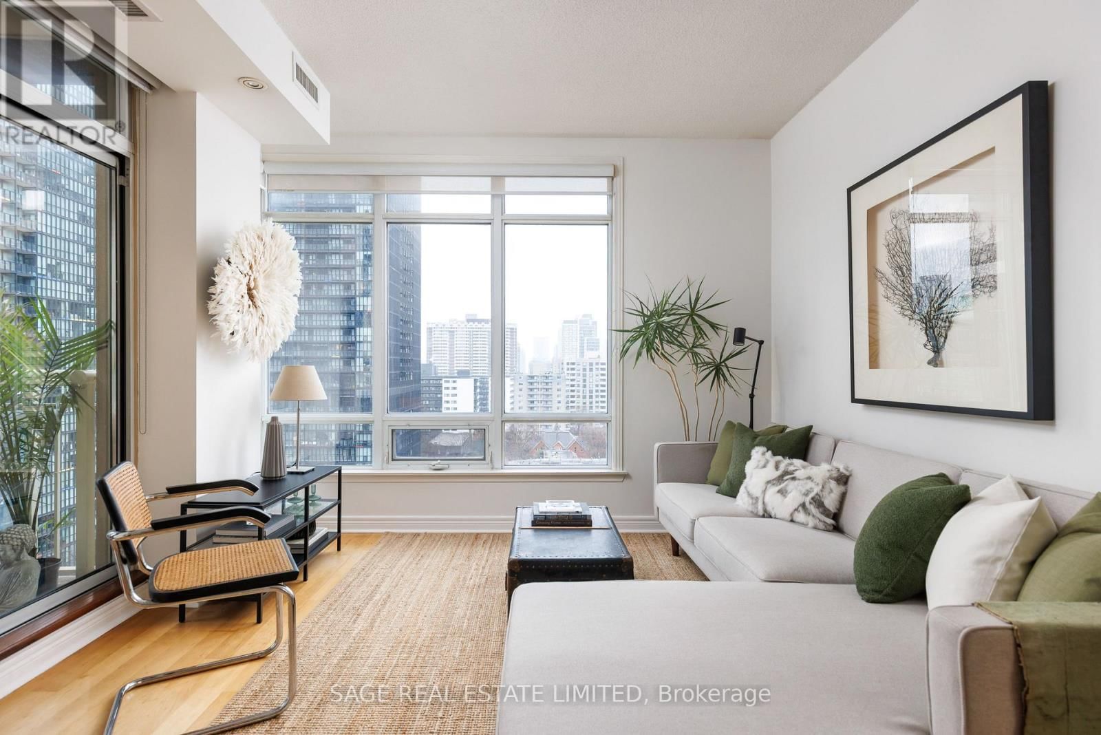 1206 - 100 HAYDEN STREET Image 6