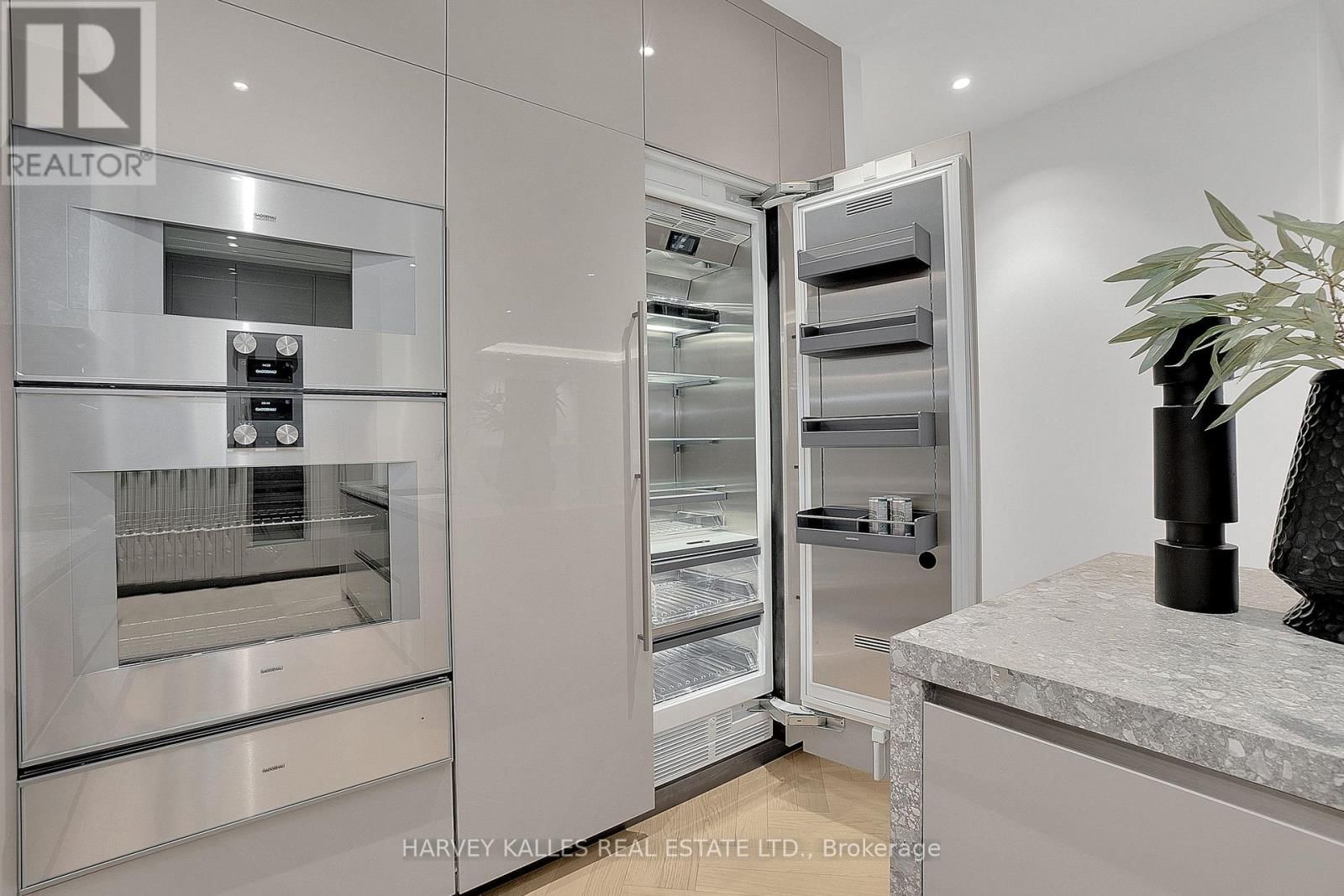 104 - 7 DALE AVENUE Image 14