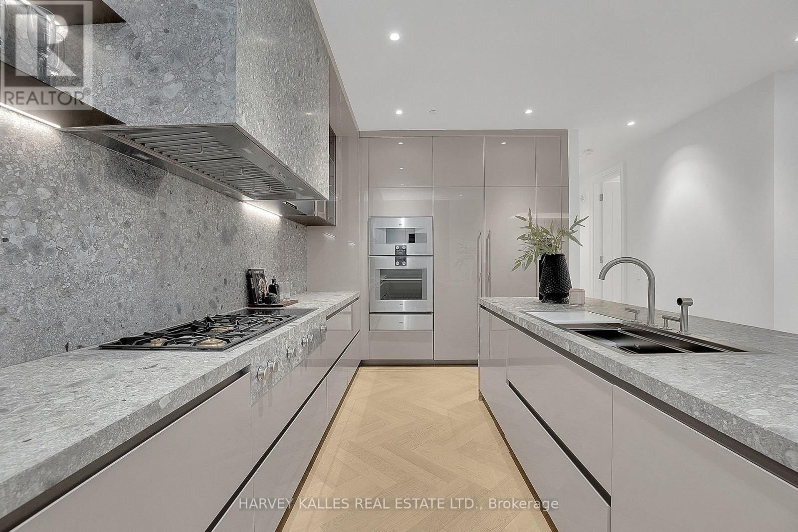 104 - 7 DALE AVENUE Image 16