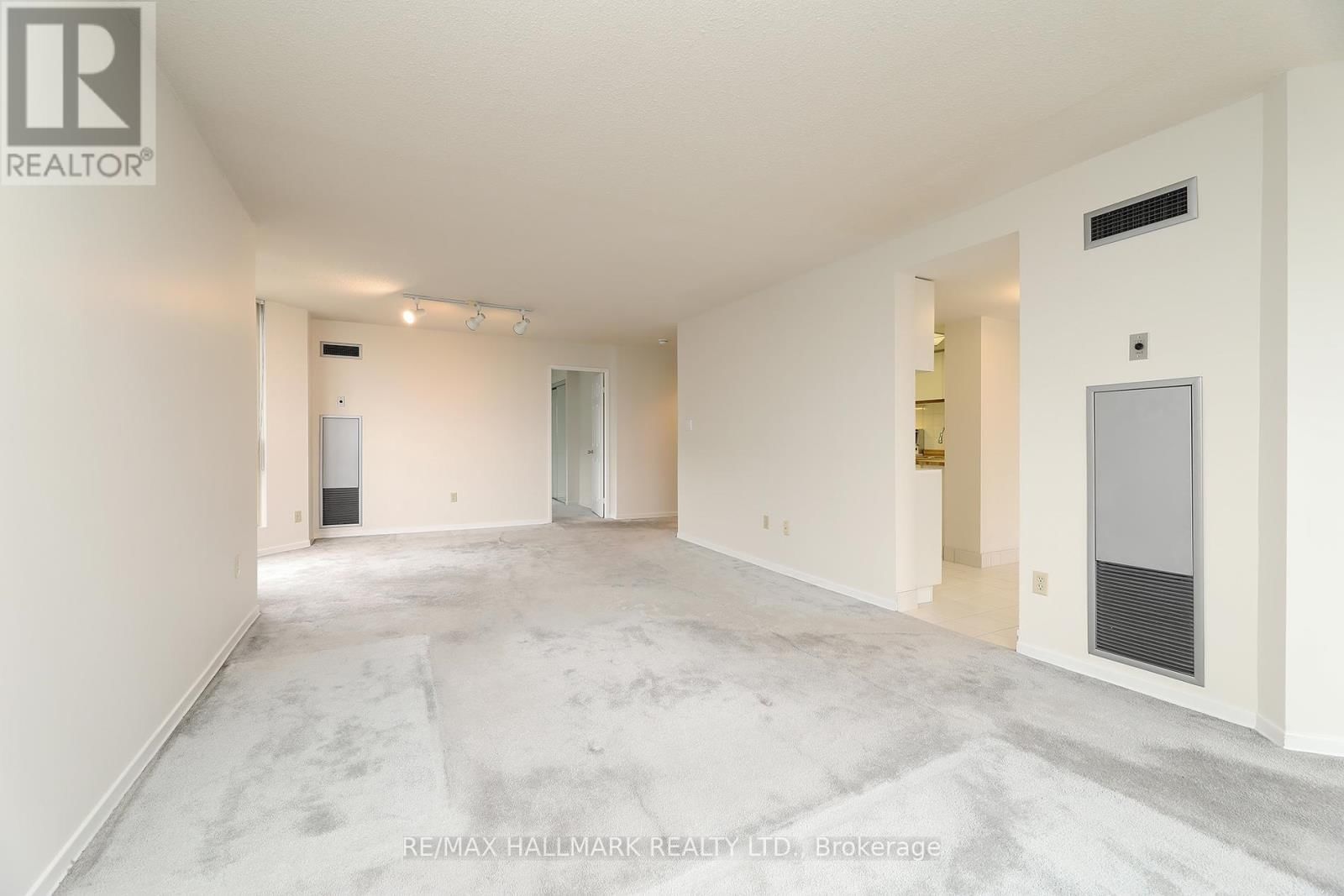 1704 - 10 KENNETH AVENUE Image 10