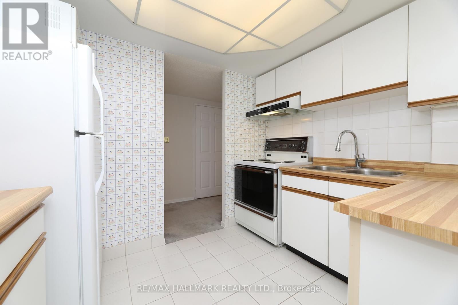 1704 - 10 KENNETH AVENUE Image 15