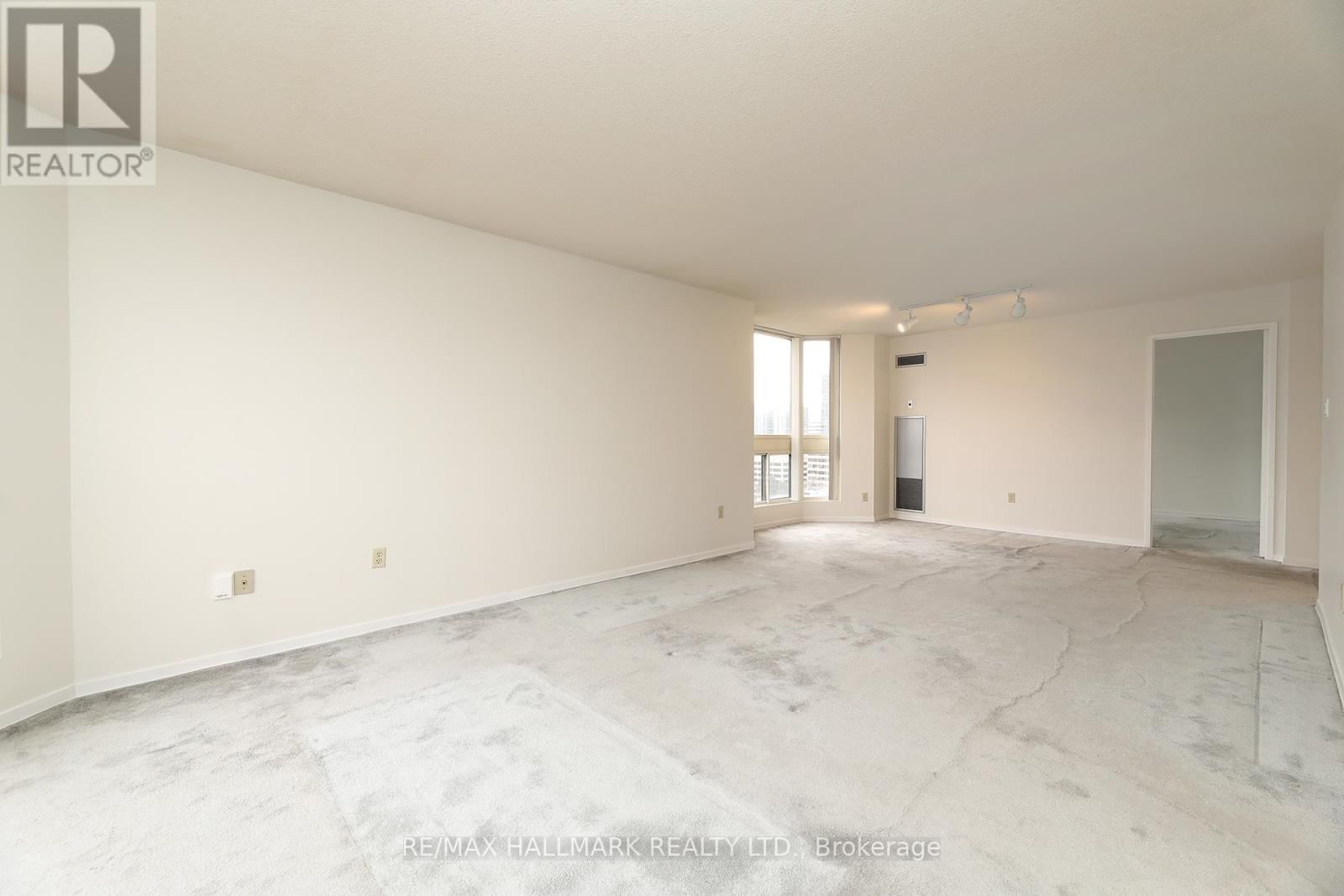 1704 - 10 KENNETH AVENUE Image 7