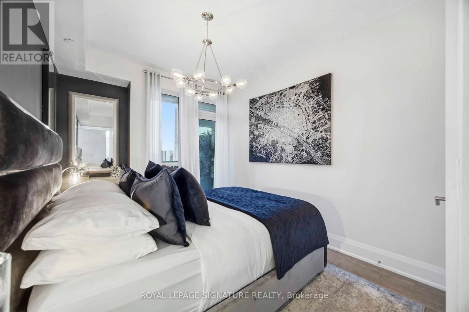 2307 - 88 CUMBERLAND STREET Image 12