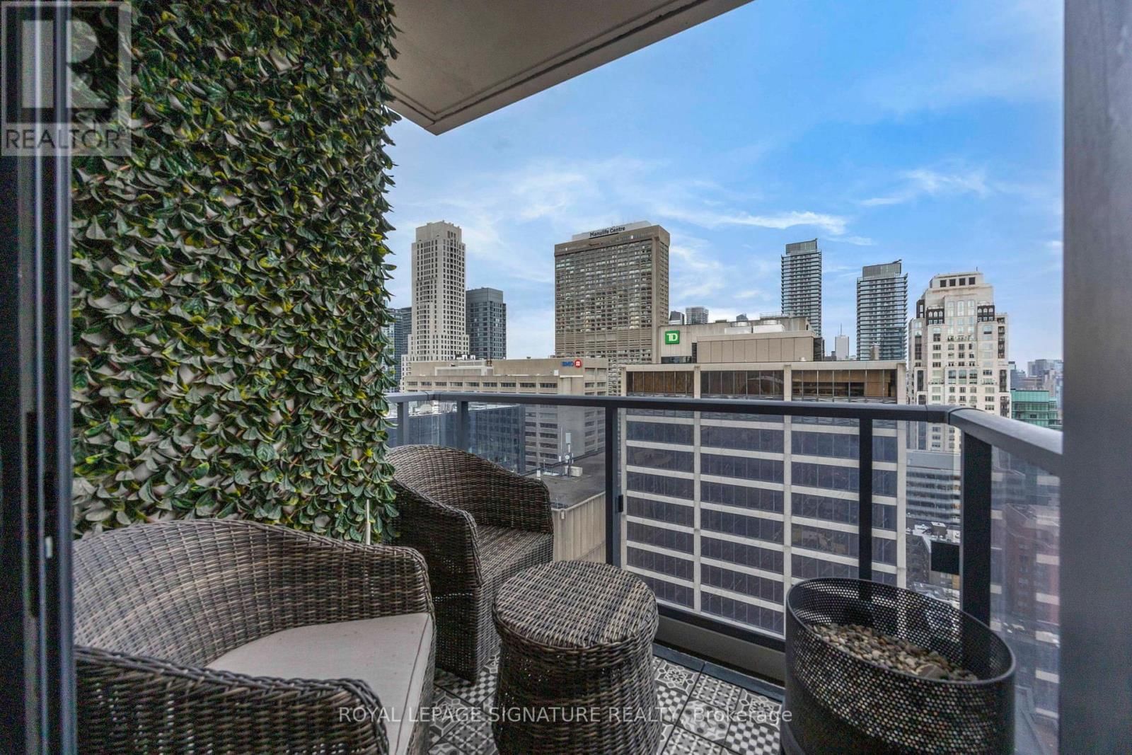 2307 - 88 CUMBERLAND STREET Image 19