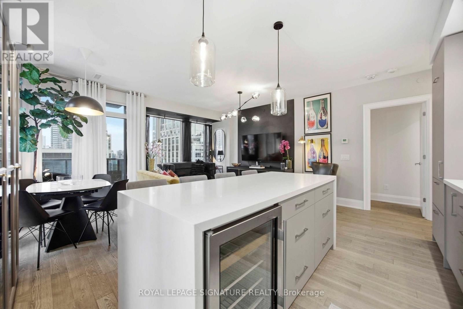 2307 - 88 CUMBERLAND STREET Image 8