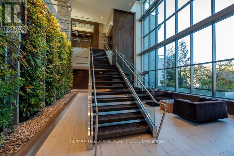 423 - 35 BRIAN PECK CRESCENT Image 4