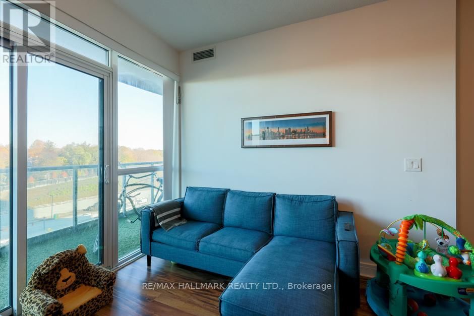 423 - 35 BRIAN PECK CRESCENT Image 9