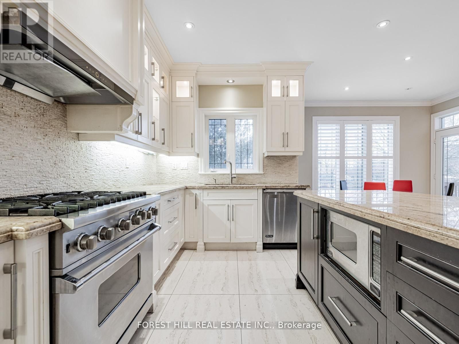 394 CONNAUGHT AVENUE Image 17