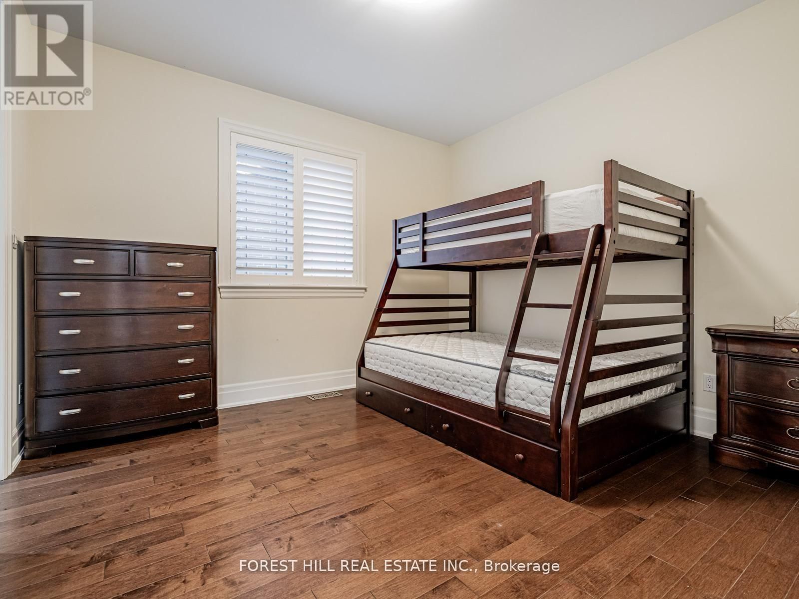 394 CONNAUGHT AVENUE Image 27