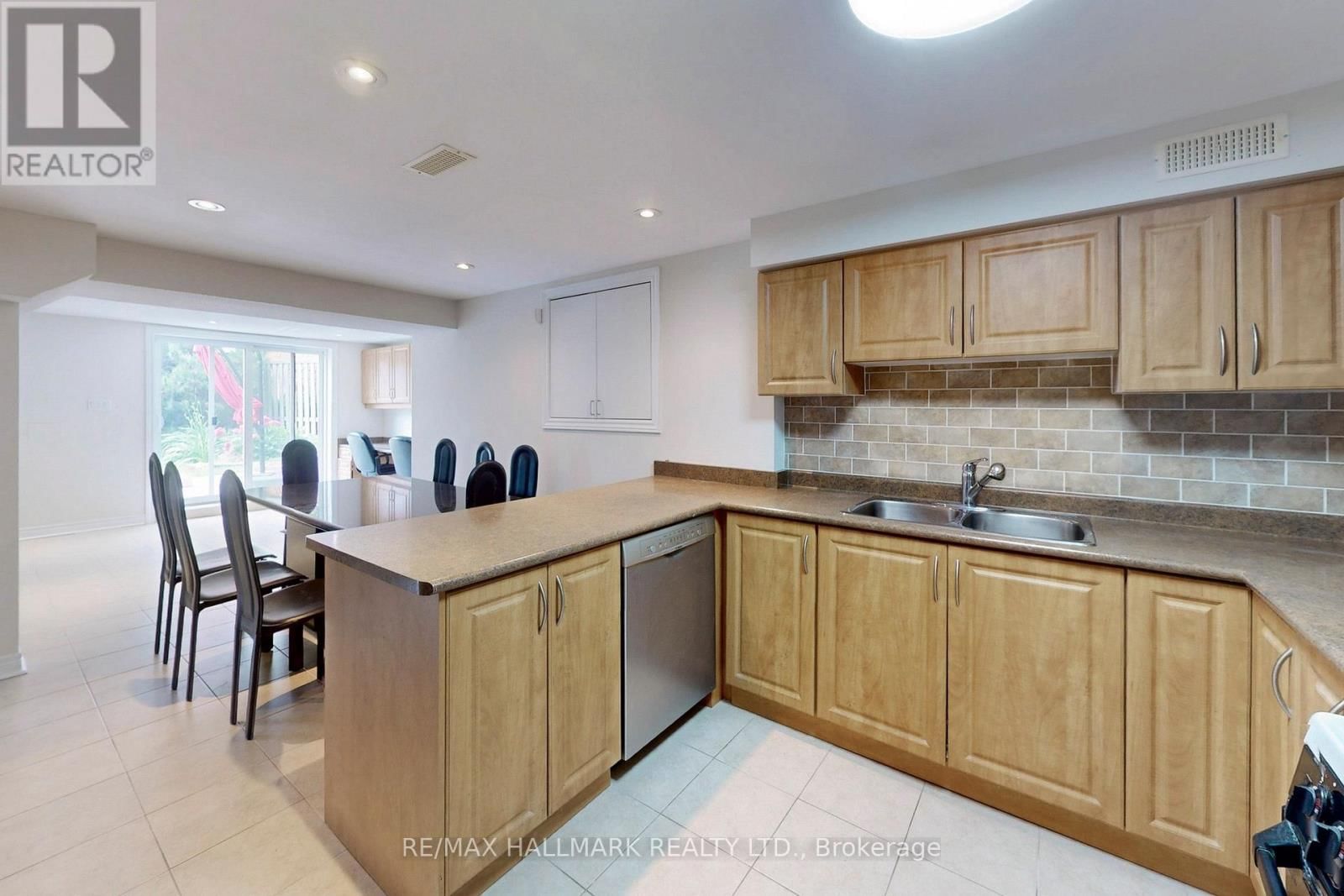 2 BUTTERFIELD DRIVE Image 39