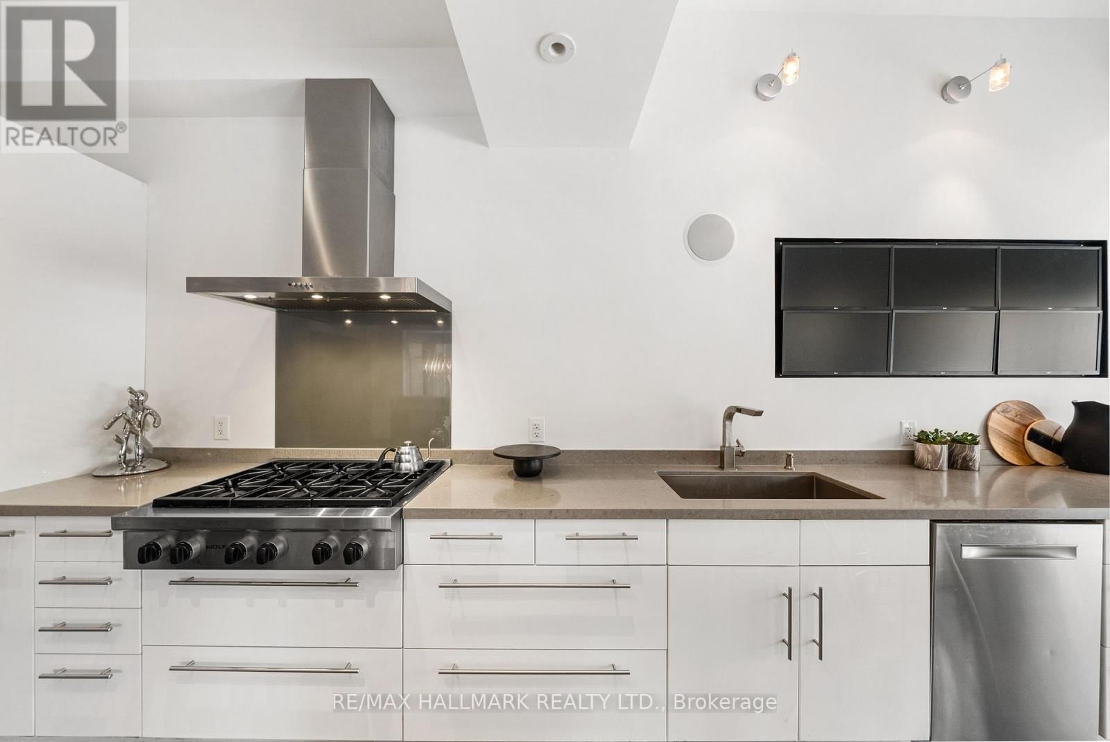 26 LYTTON BOULEVARD Image 16