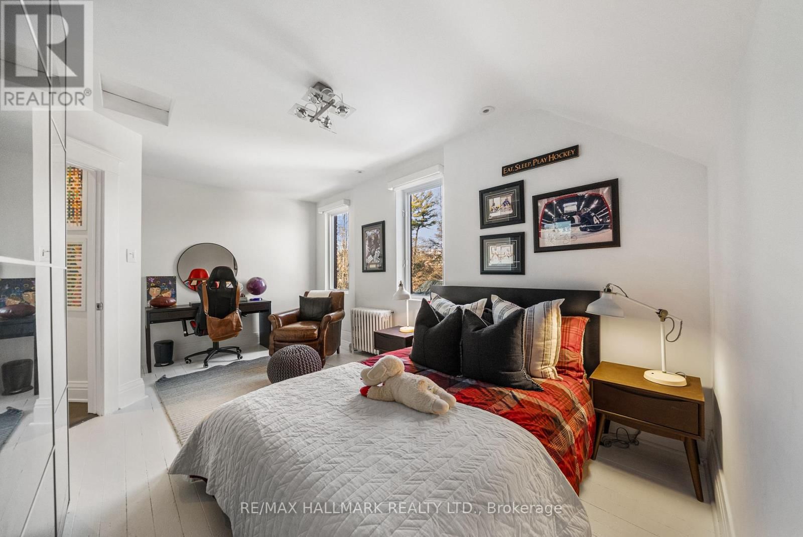 26 LYTTON BOULEVARD Image 34