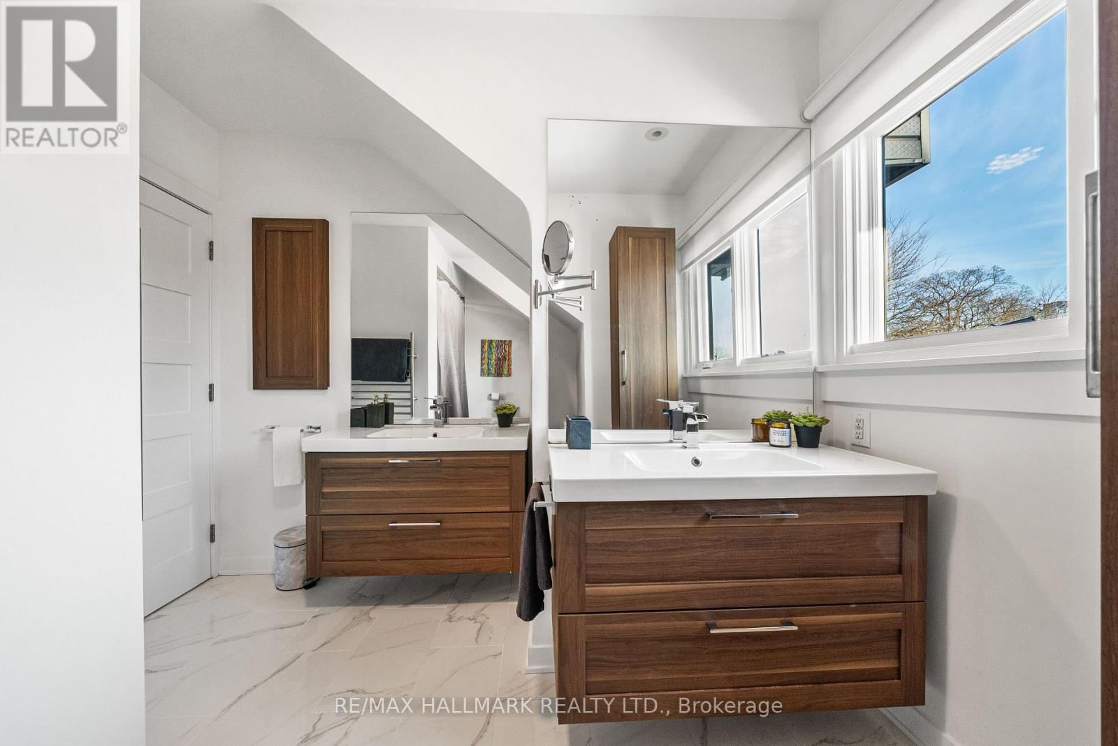 26 LYTTON BOULEVARD Image 35