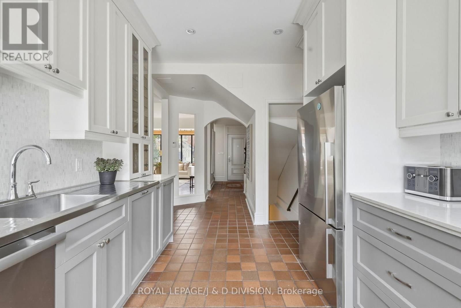 18 TRANBY AVENUE Image 12