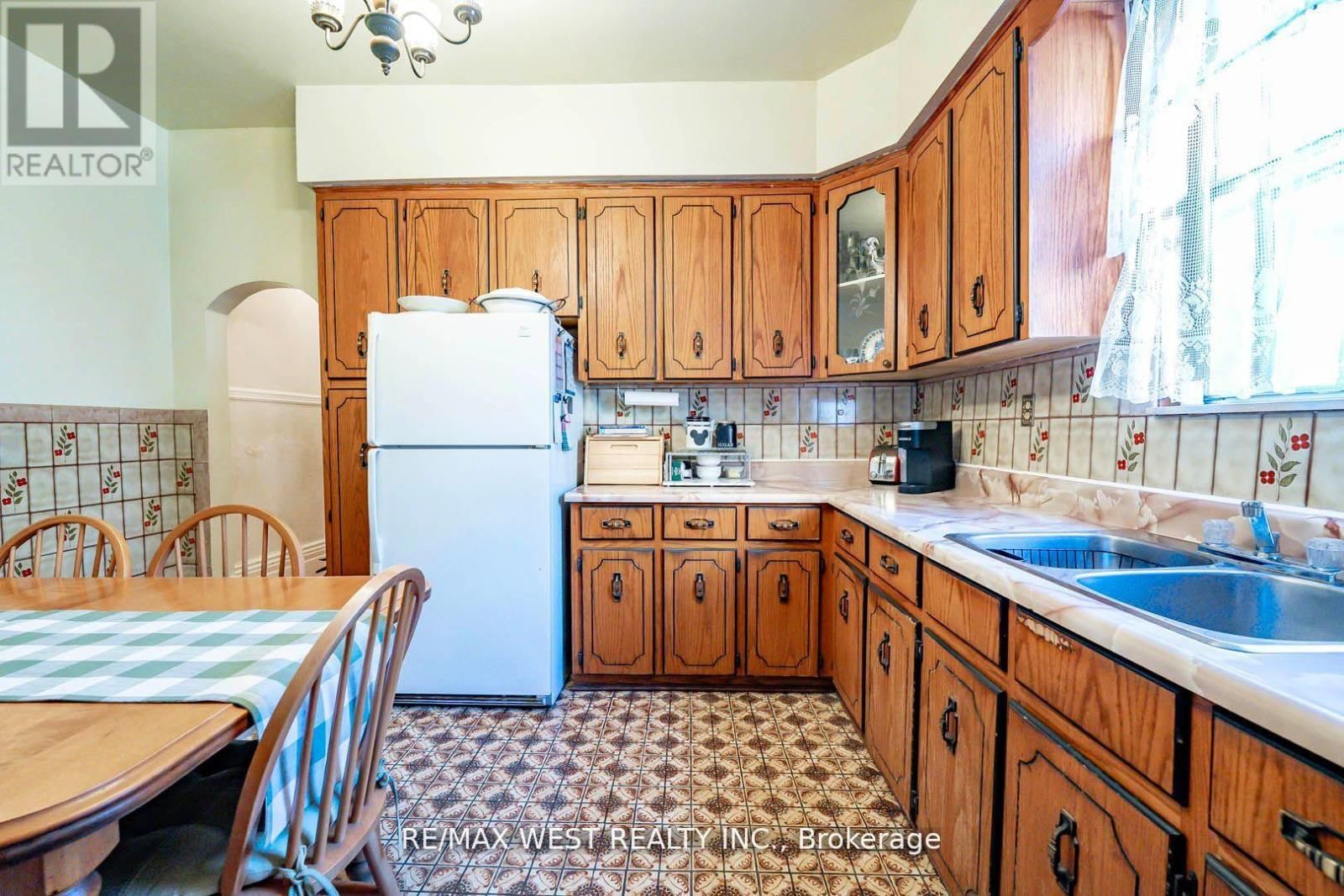 217 GLADSTONE AVENUE Image 11