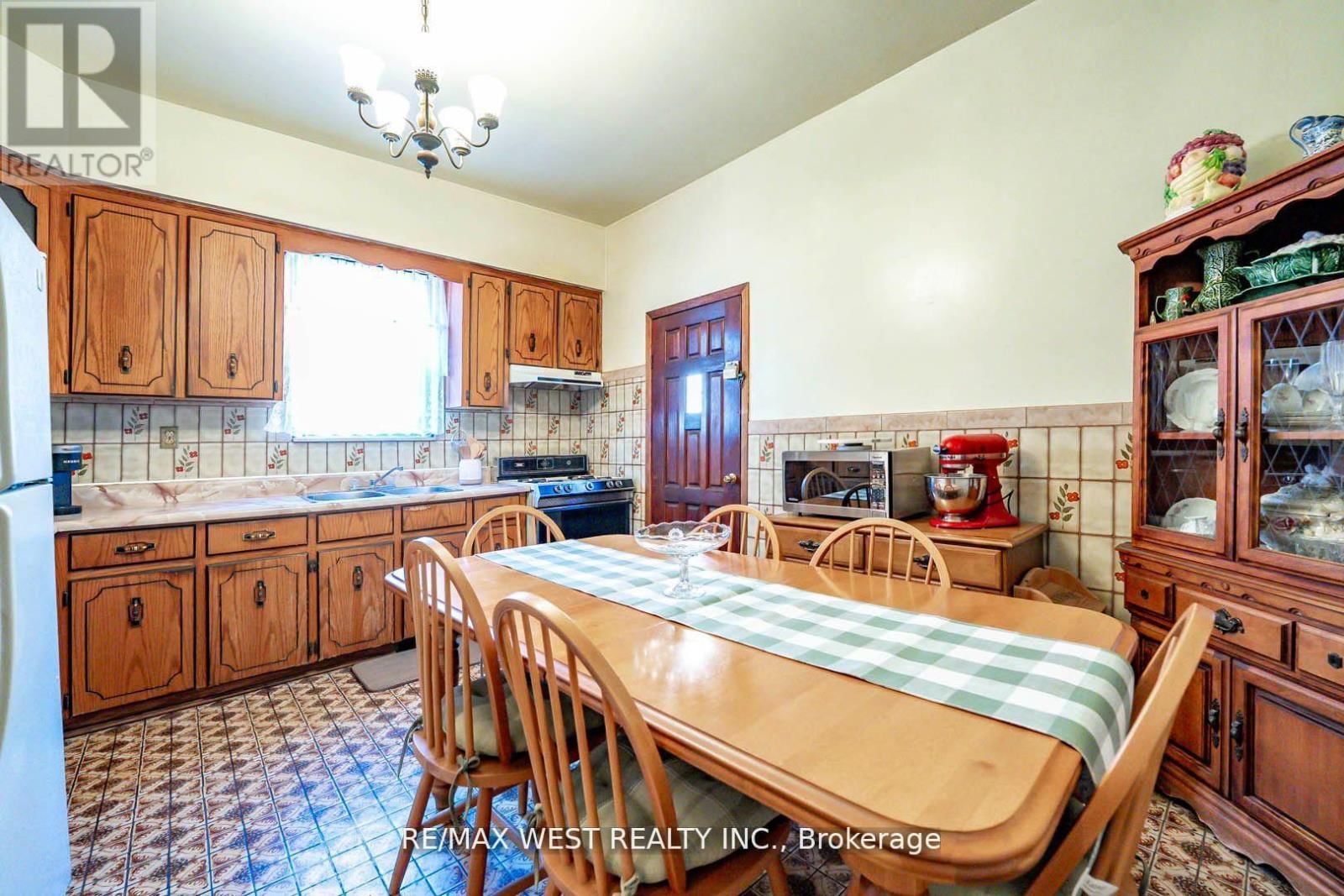 217 GLADSTONE AVENUE Image 9