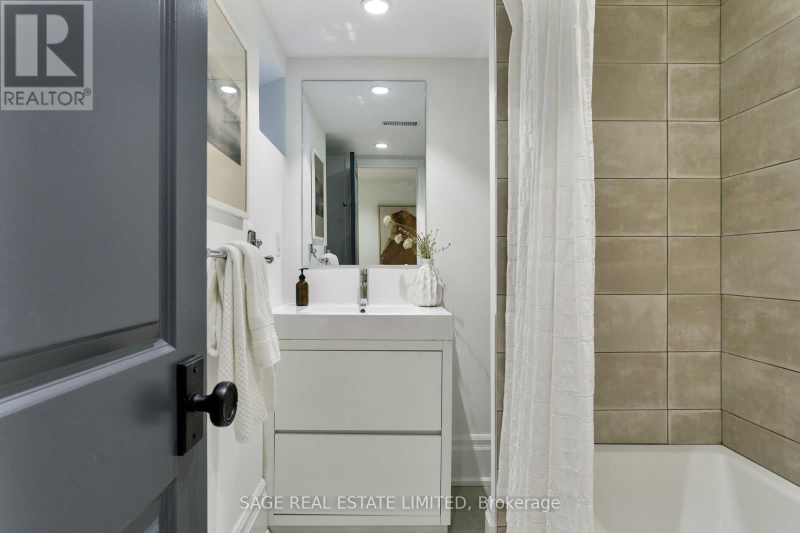 221 CRAWFORD STREET Image 48