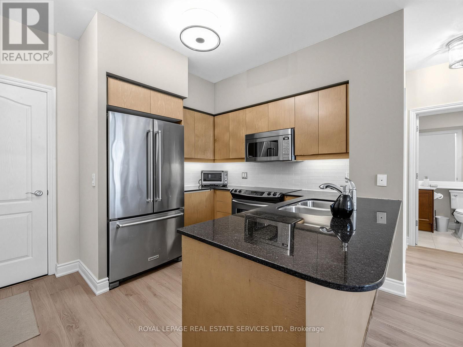 902 - 319 MERTON STREET Image 4