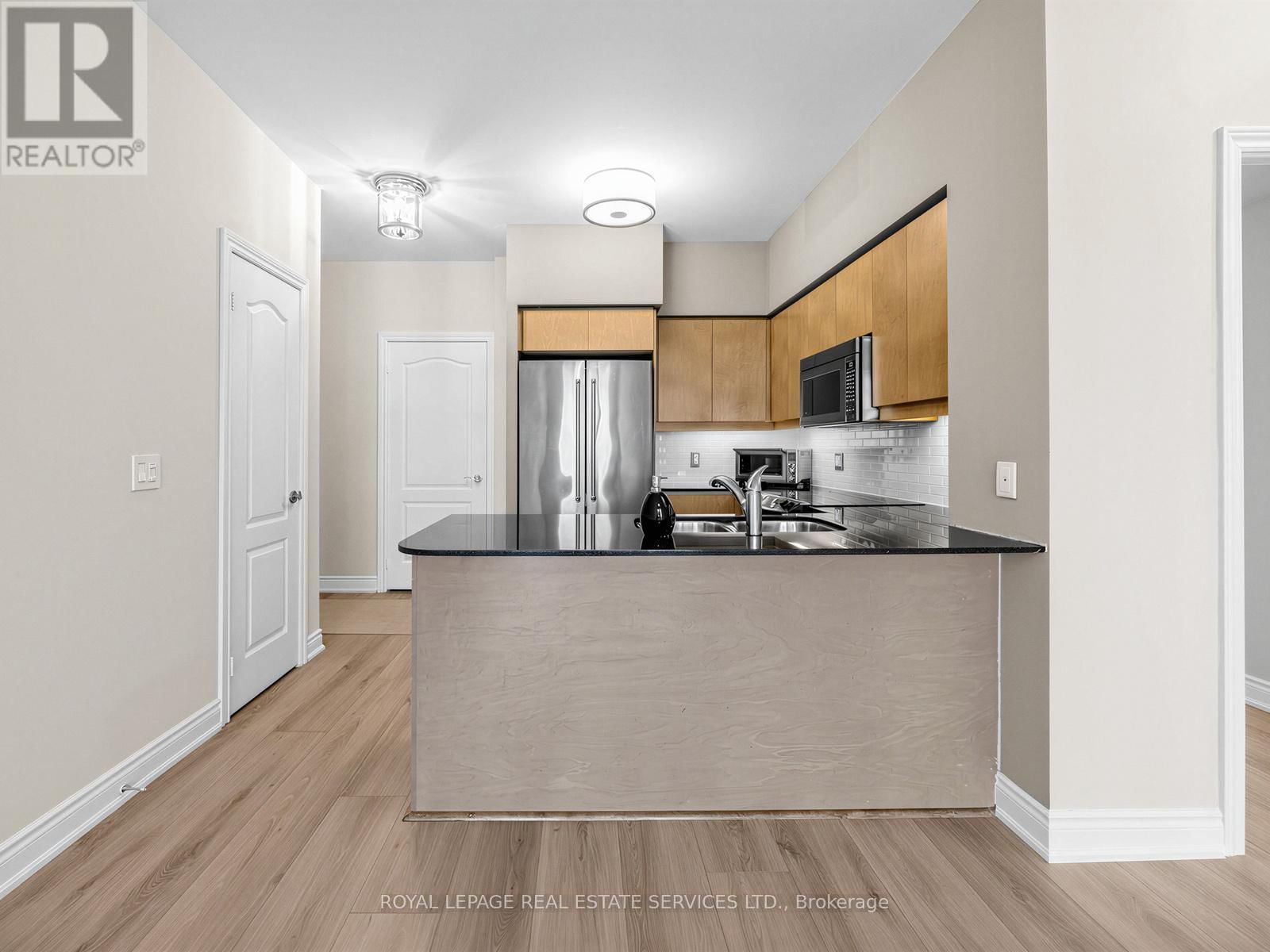 902 - 319 MERTON STREET Image 5