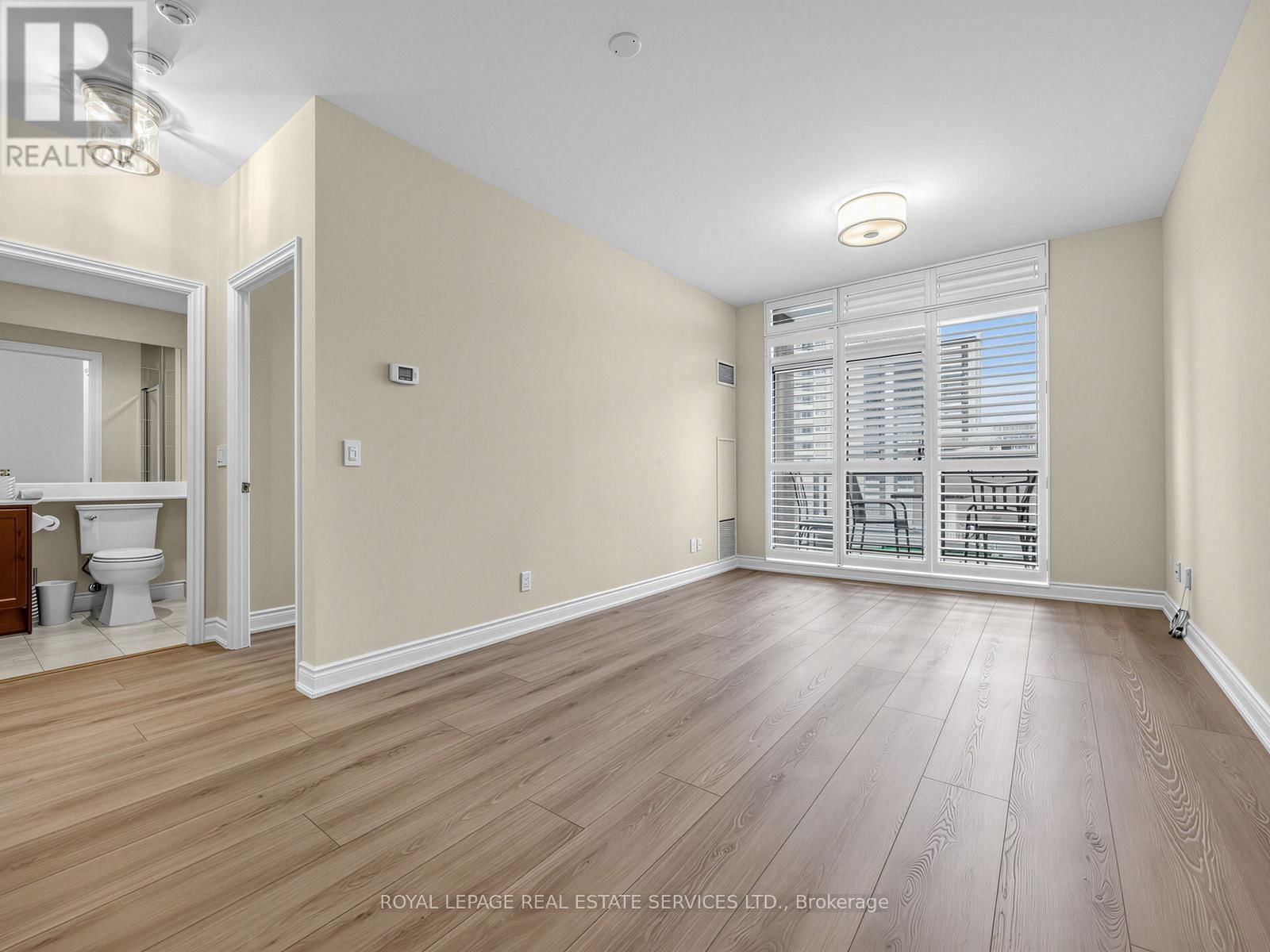 902 - 319 MERTON STREET Image 8