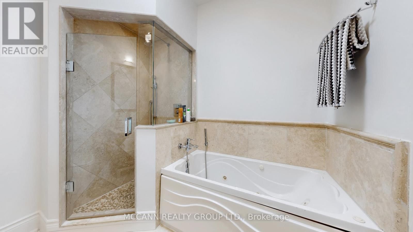 90 HADDINGTON AVENUE Image 26