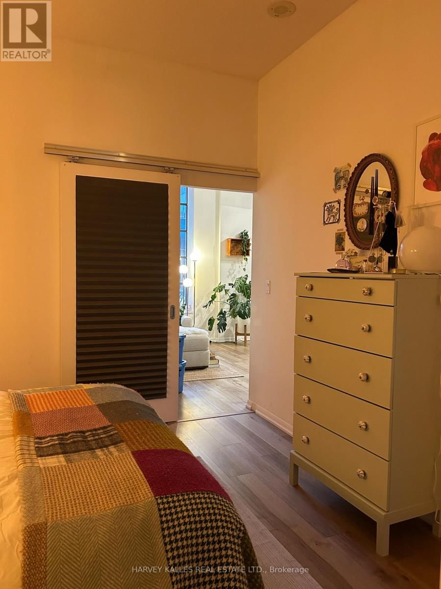 207 - 832 BAY STREET EAST Image 14