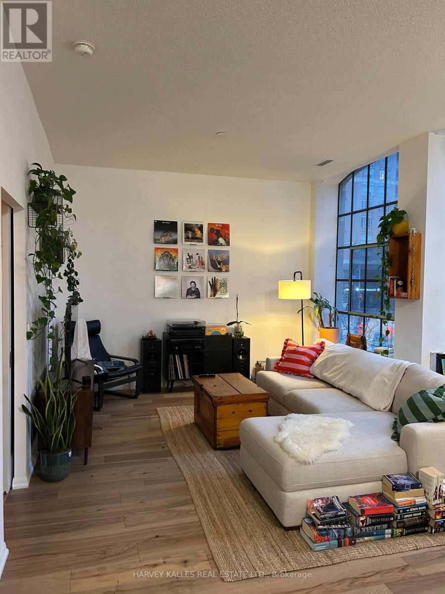 207 - 832 BAY STREET EAST Image 5