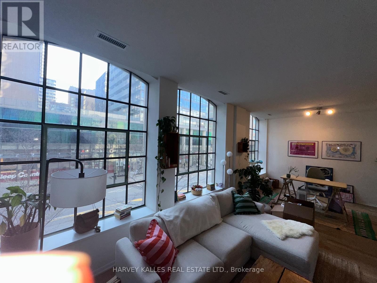 207 - 832 BAY STREET EAST Image 7