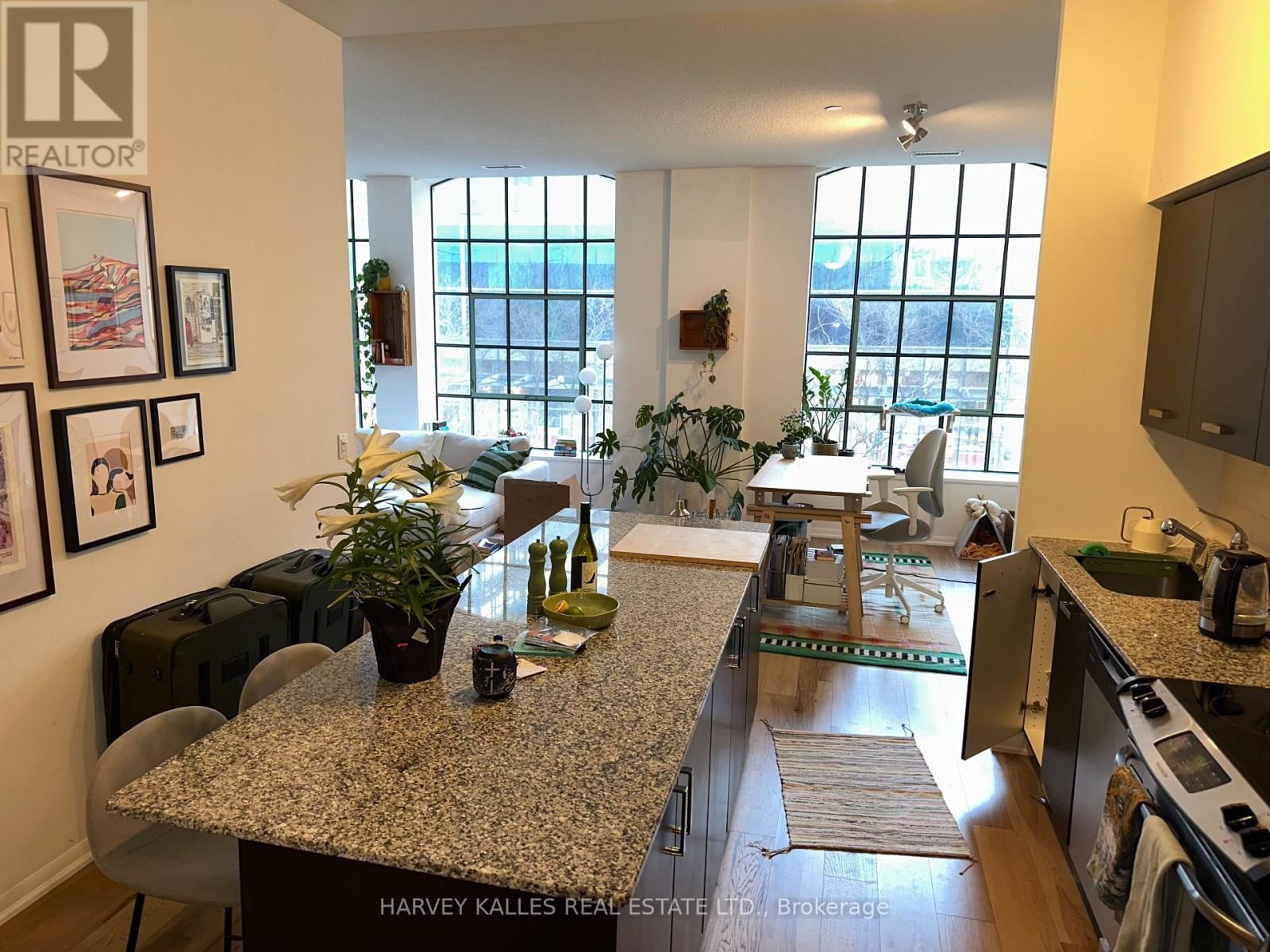 207 - 832 BAY STREET EAST Image 8