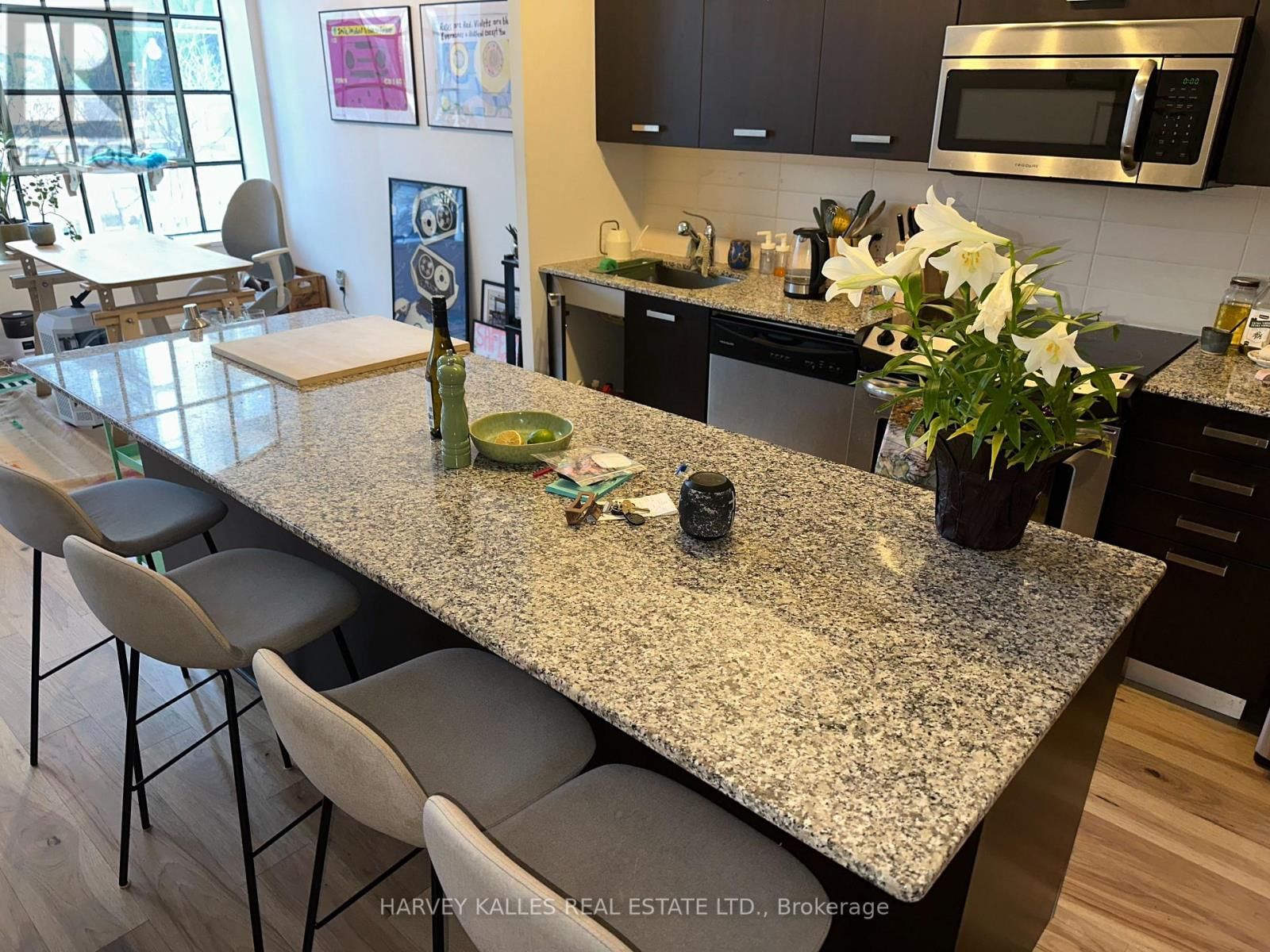 207 - 832 BAY STREET EAST Image 9