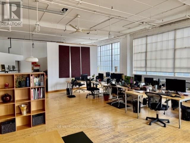 401 - 688 RICHMOND STREET WEST Image 1