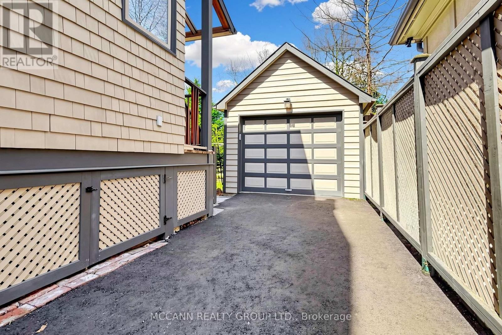 252 SHELDRAKE BOULEVARD Image 45