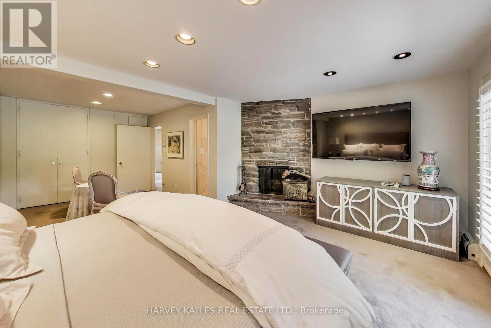 103 VESTA DRIVE Image 25