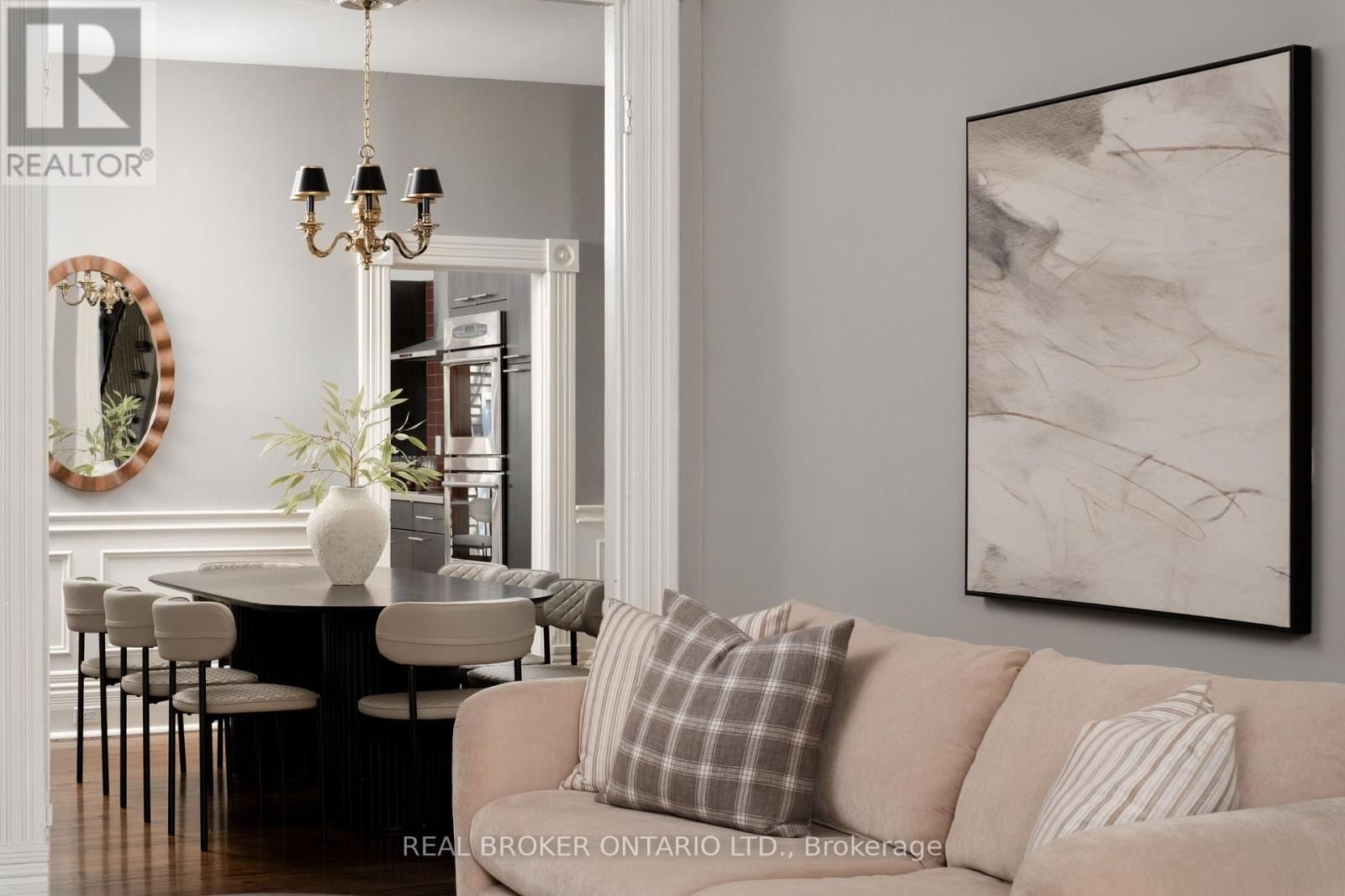 298 BERKELEY STREET Image 11