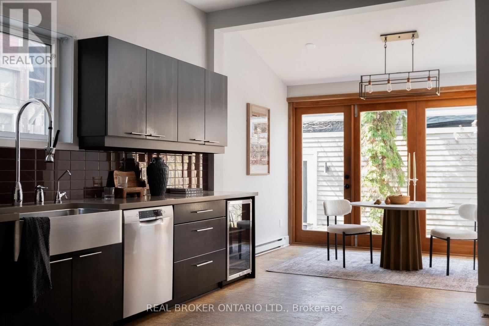 298 BERKELEY STREET Image 16