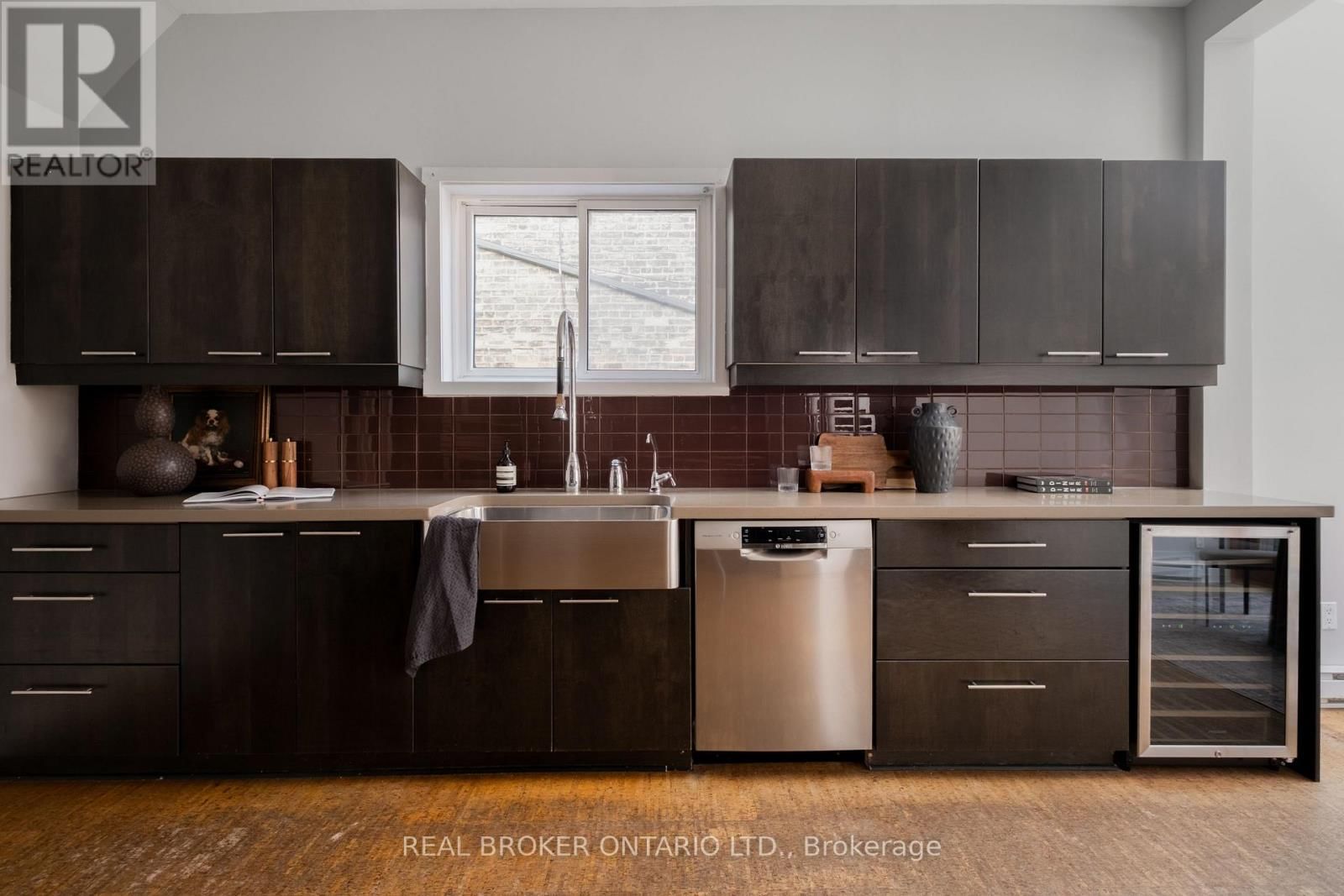 298 BERKELEY STREET Image 17