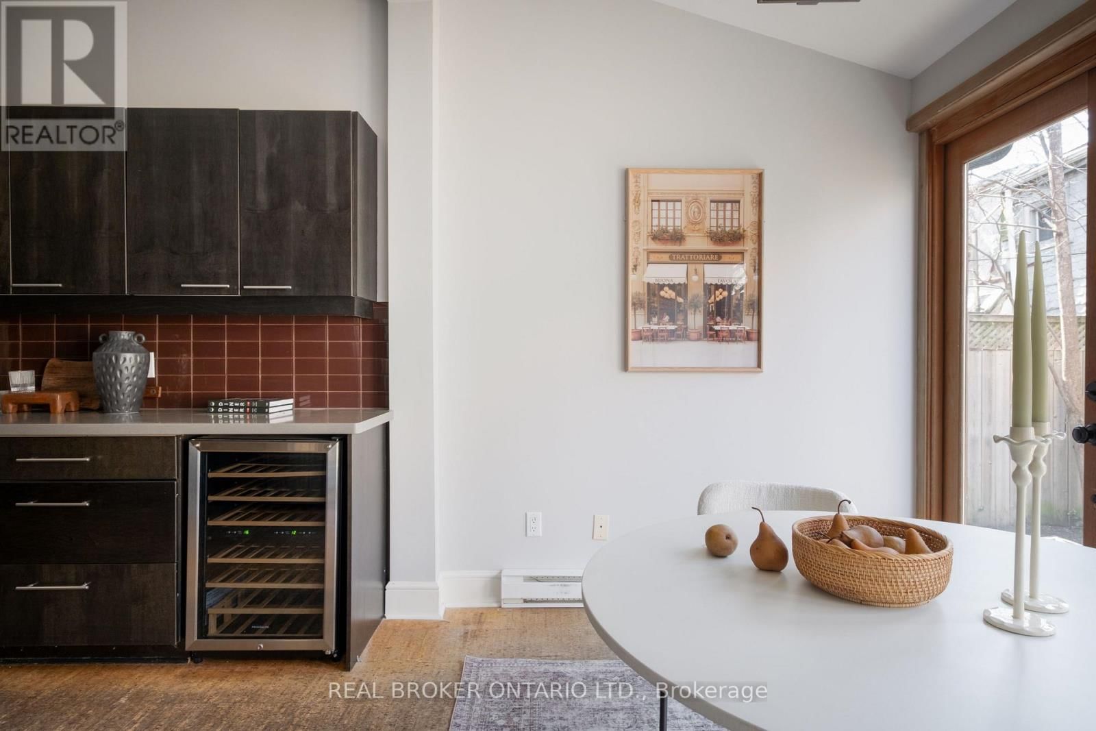 298 BERKELEY STREET Image 22