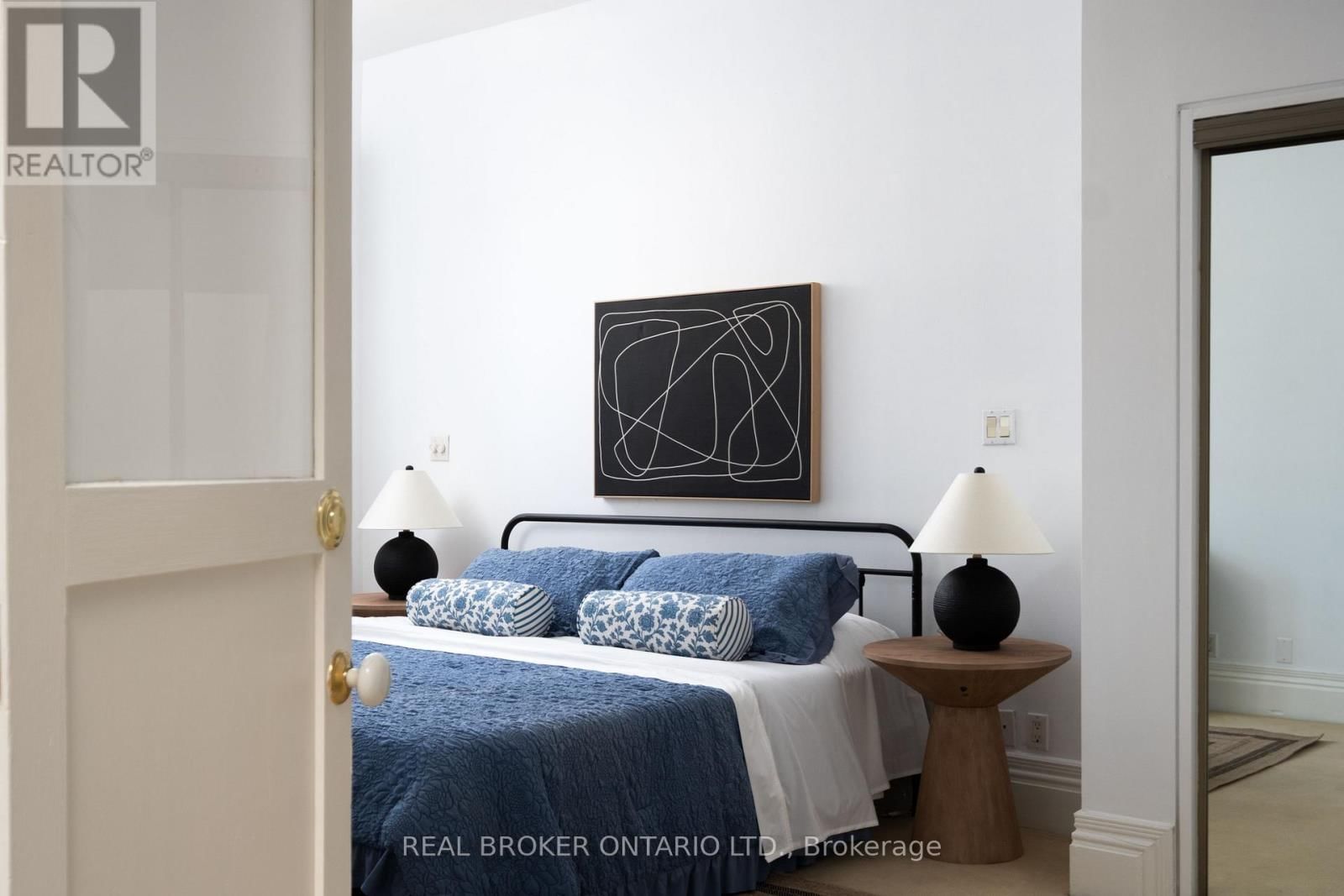 298 BERKELEY STREET Image 25