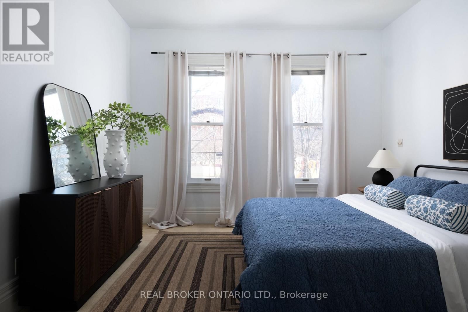 298 BERKELEY STREET Image 26