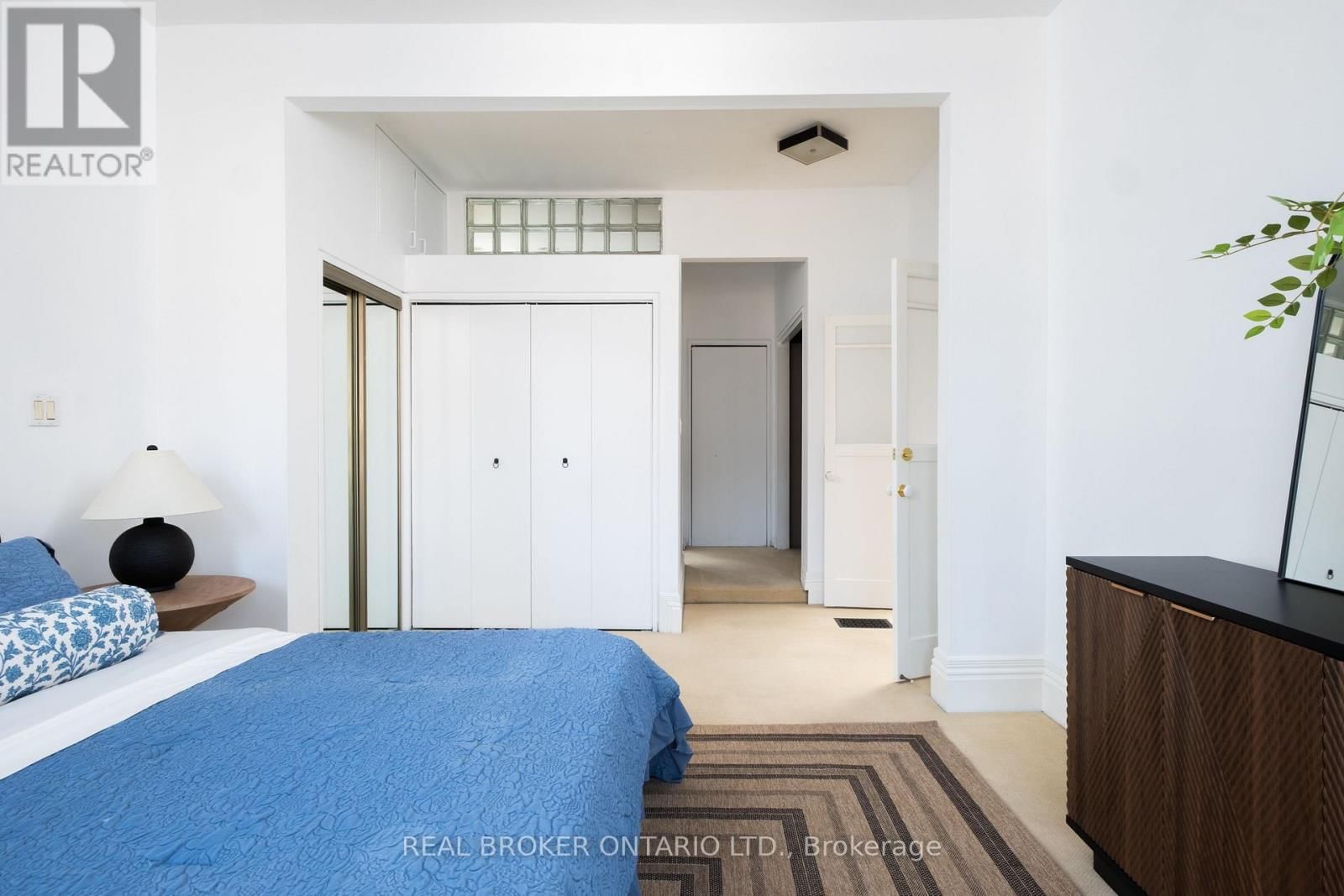 298 BERKELEY STREET Image 27