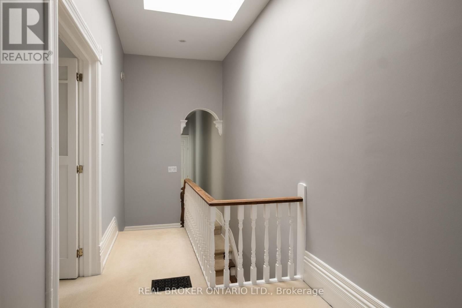 298 BERKELEY STREET Image 32