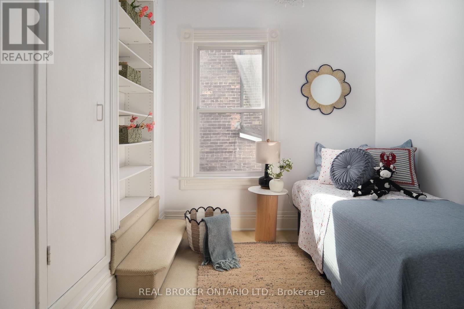 298 BERKELEY STREET Image 34