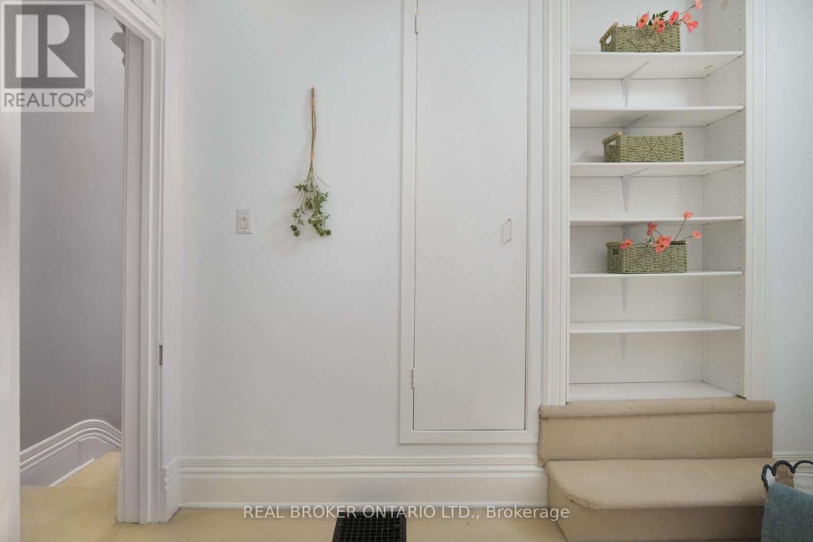 298 BERKELEY STREET Image 36