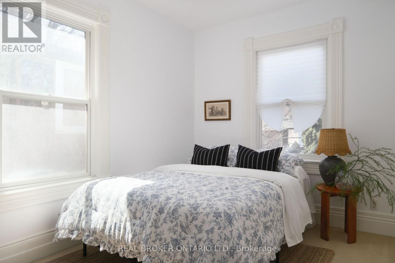 298 BERKELEY STREET Image 38