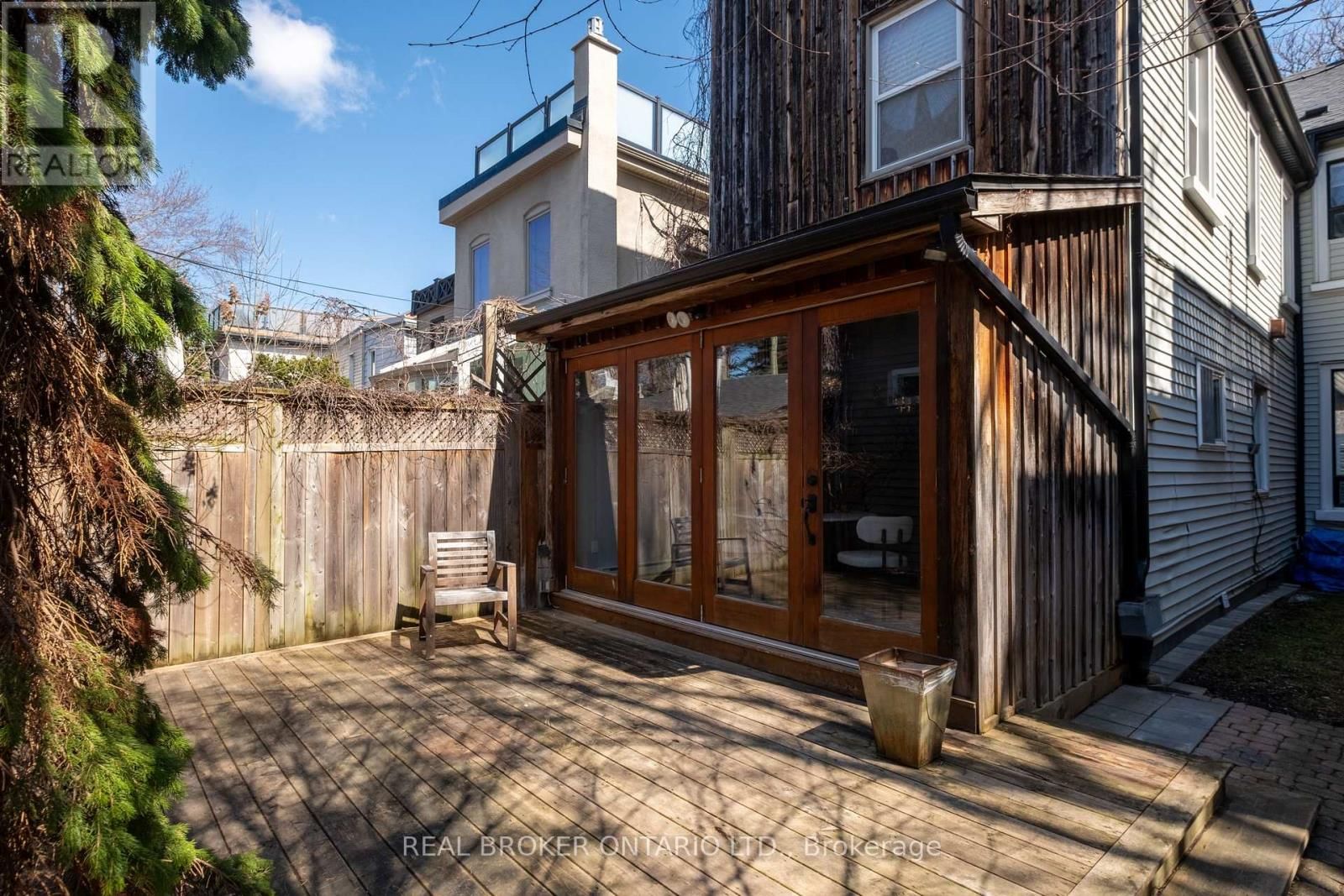 298 BERKELEY STREET Image 42