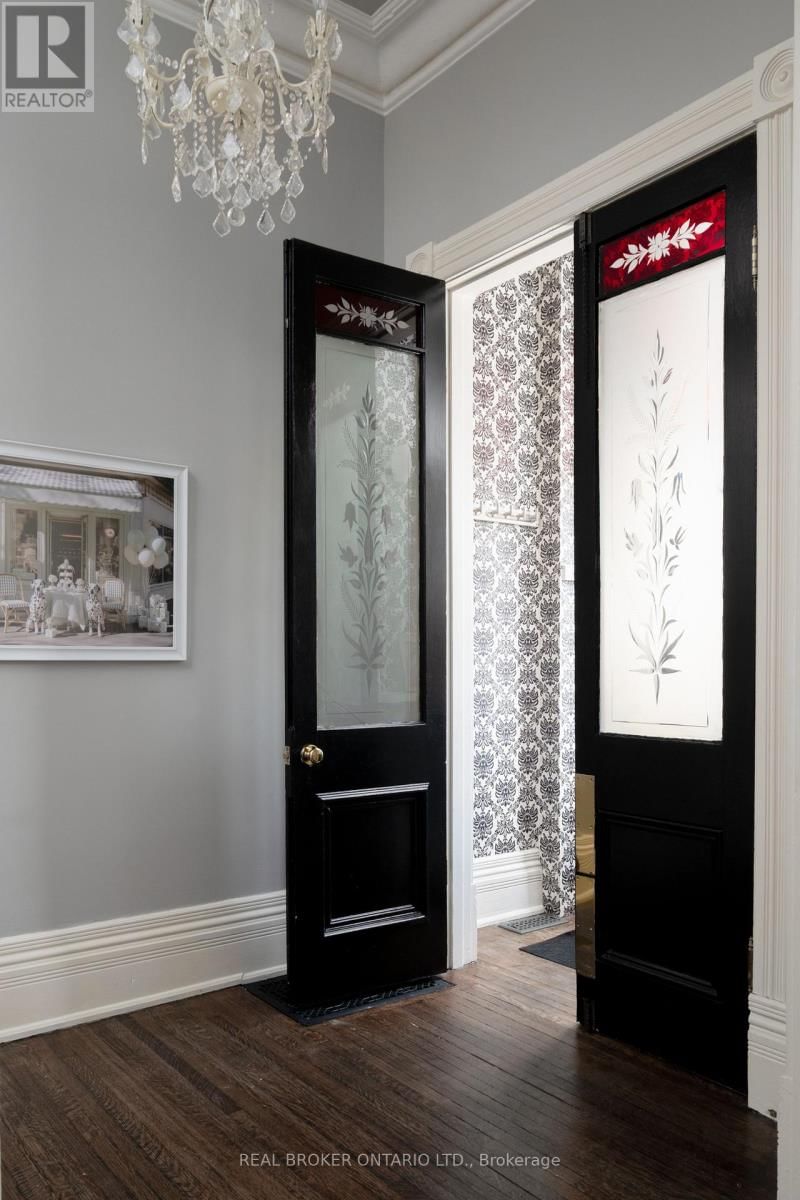 298 BERKELEY STREET Image 7